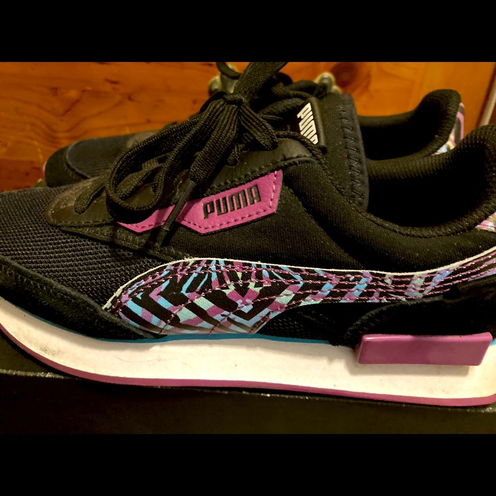 Puma women’s 7.5 sneakers